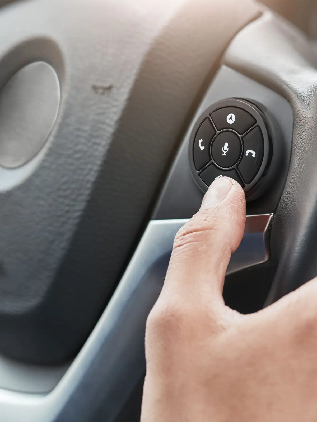 Для Renault_ карта аудиовхода AUX, USB-накопитель Bluetooth, музыкальный плеер, микрофон, телефон, беспроводное рулевое колесо с громкой связью. Изображение 1