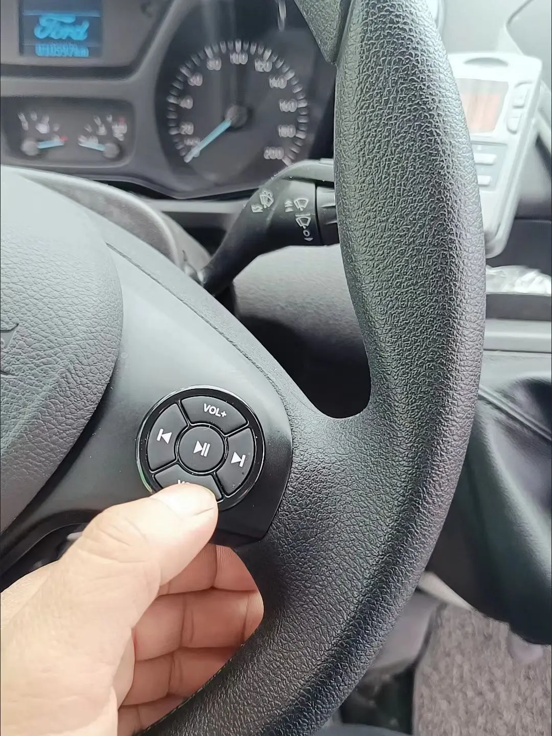Для Renault_ карта аудиовхода AUX, USB-накопитель Bluetooth, музыкальный плеер, микрофон, телефон, беспроводное рулевое колесо с громкой связью. Изображение 2