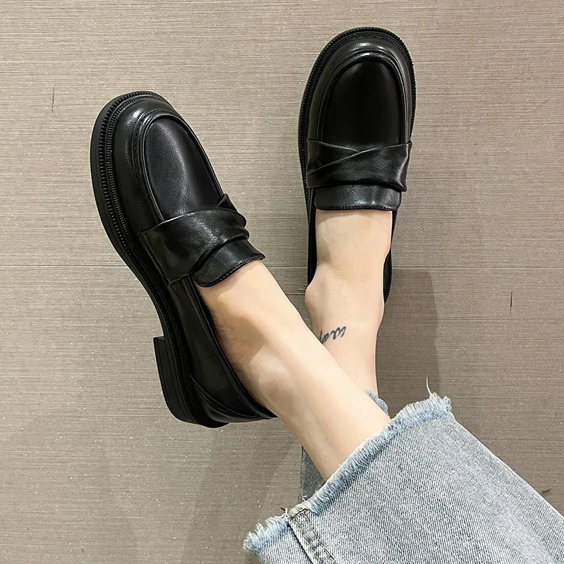 Кожаная обувь в английском стиле; весенние новые черные лоферы; Универсальная и удобная рабочая обувь на мягкой подошве с защитой от скольжения для женщин. Изображение 1