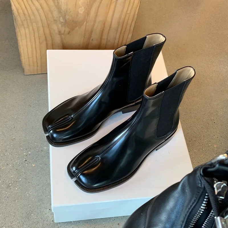 Новинка 2023 года; Женская модная обувь Таби; Кожаные ботильоны на массивном каблуке; Женские ботинки на низком каблуке; Роскошный Дизайн; Модная обувь с раздельным носком; Изображение 0