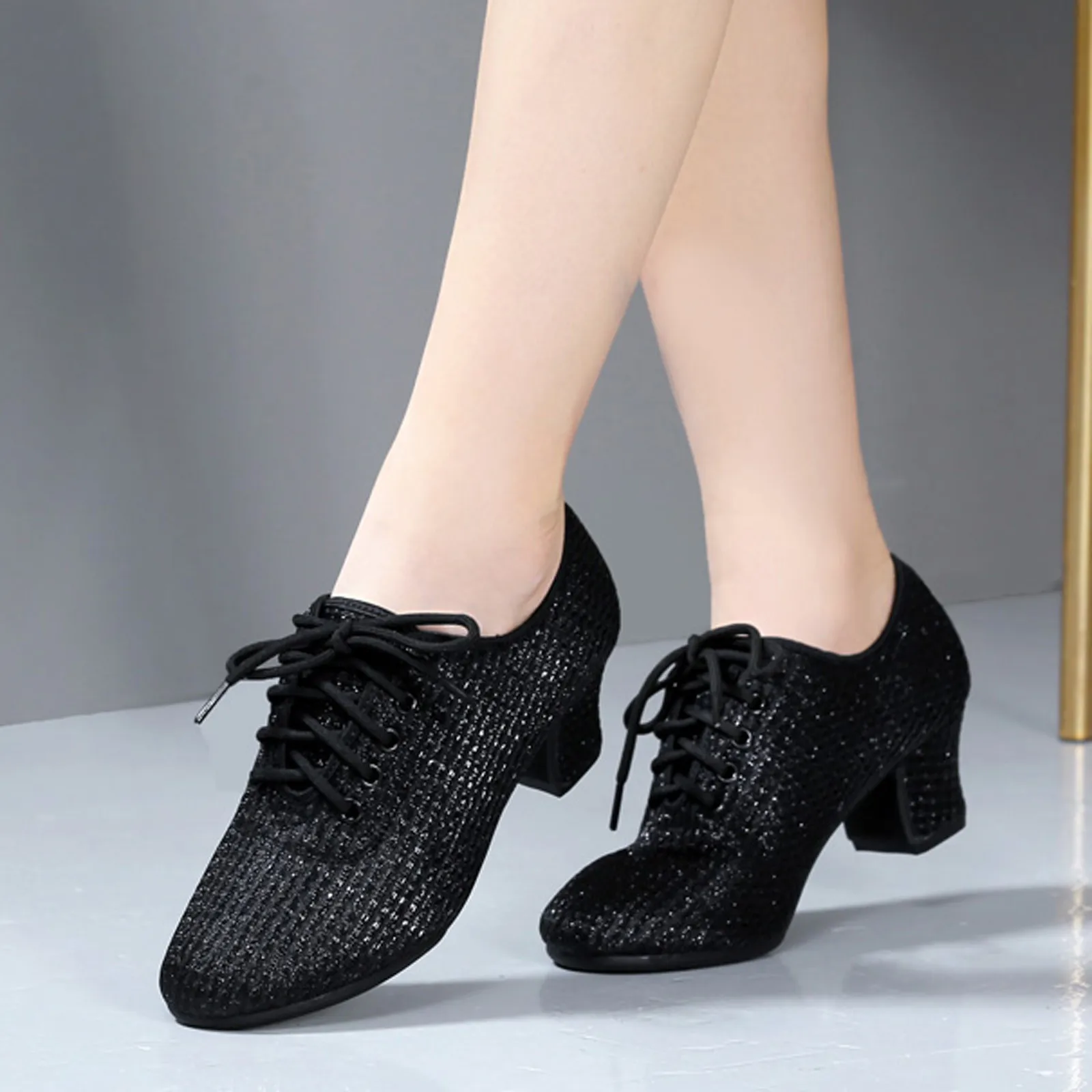 Женские туфли для отдыха на каблуке с блестками, мягкая подошва из сетки, однотонная обувь в стиле лодочек, нескользящая обувь для танцев на шнуровке с круглым носком, дышащая обувь для танцев Изображение 1