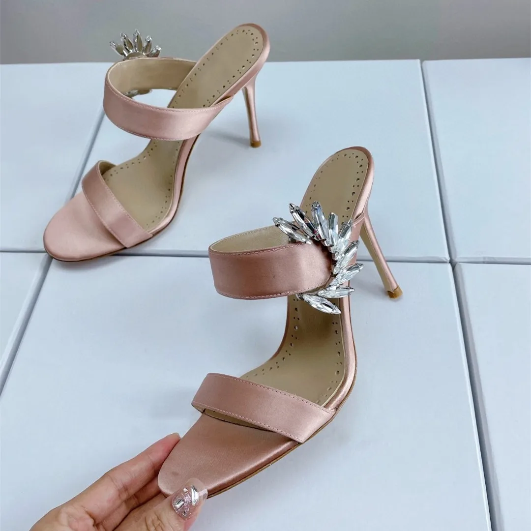 Размер 34-42 Летняя новейшая обувь ярких цветов Женские шелковые тапочки на высоком каблуке Хрустальные горки Узкополосная дизайнерская обувь Zapatilla Изображение 1
