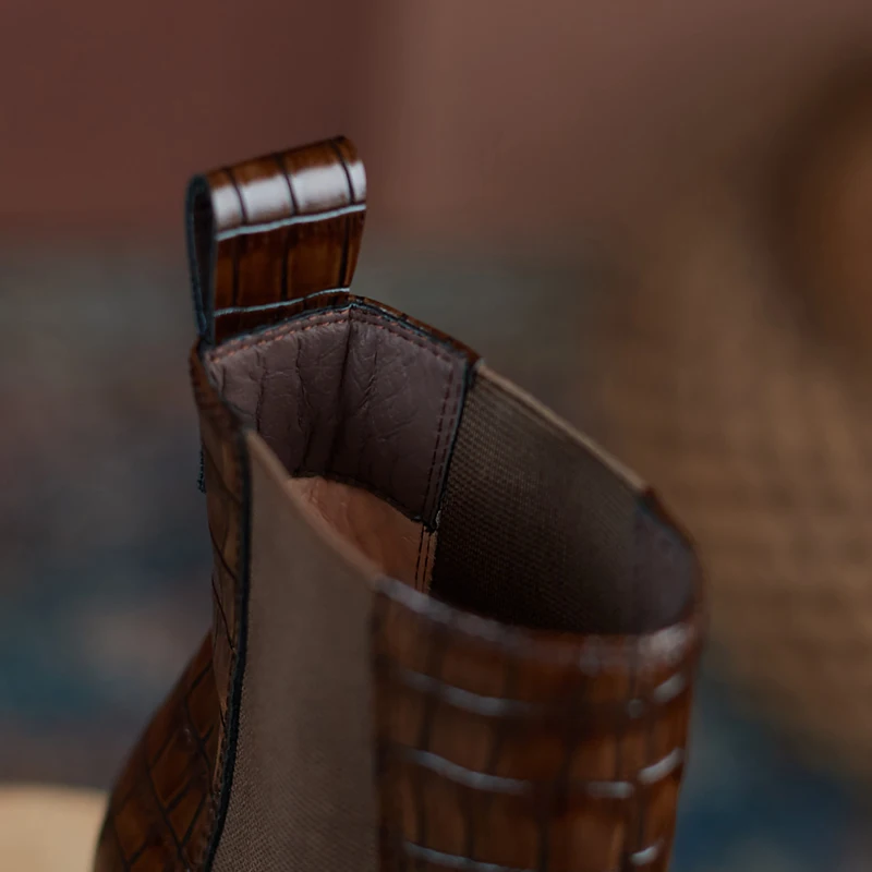 2023 Женские короткие ботинки Французские ботинки Челси из натуральной кожи с каменным узором Изображение 5