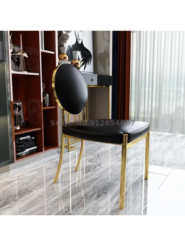 Обеденный стол и стул в стиле постмодерн, минимализм, позолоченная нержавеющая сталь, индивидуальный дизайн маленькой квартиры, Столовая из белой кожи Изображение 1
