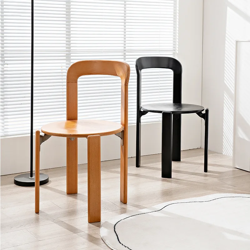 Современные бытовые стулья из массива дерева Модные обеденные столы и стулья можно дополнять красными сетчатыми табуретками для переодевания Изображение 4