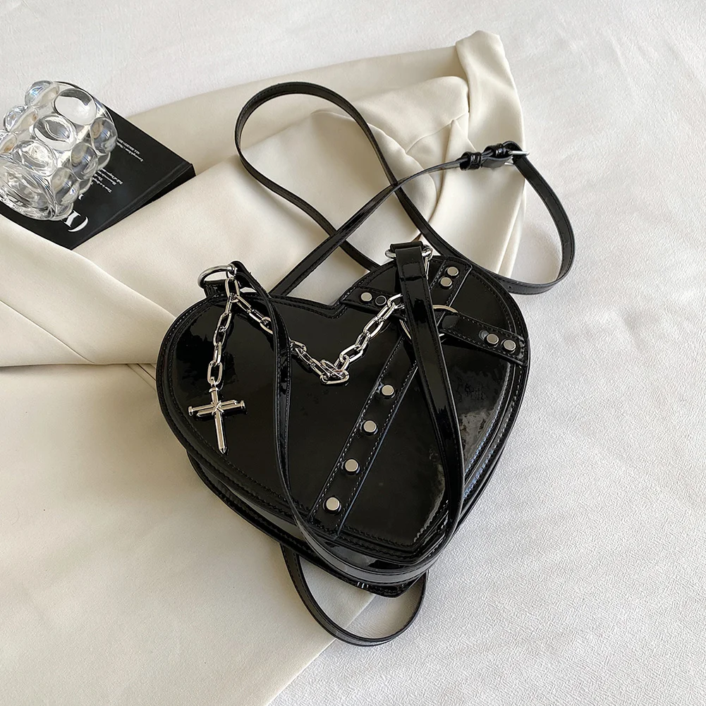 Женская шикарная сумка-слинг в форме сердца, сумка-ранец Y2K из искусственной кожи с крестиками и цепочкой, уличная сумка Spice Girls Изображение 2