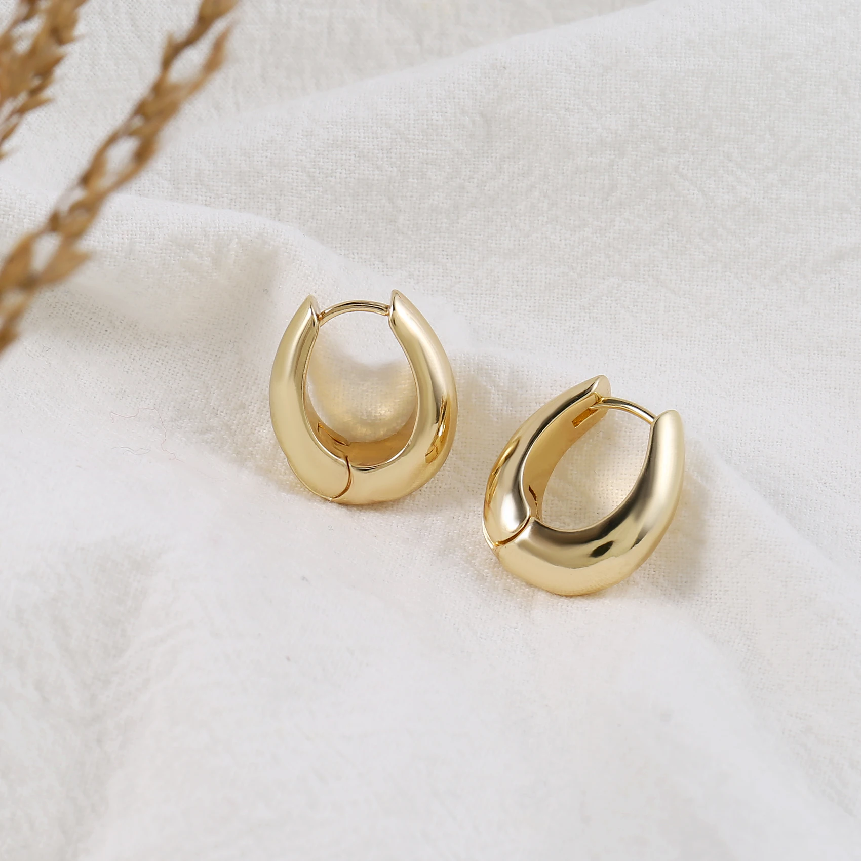 Минималистичные серьги-кольца Badu для женщин Геометрический овал Золотого цвета, Медные украшения, серьги для повседневной носки для темпераментных девушек 2023 г. Изображение 3