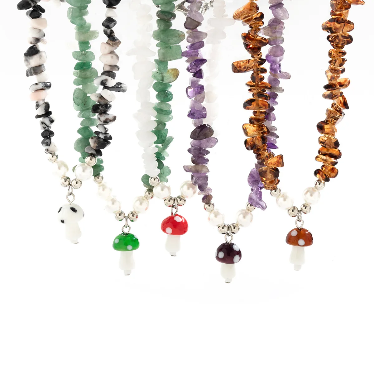 Ожерелье с дофаминовым эльфом в стиле пикантной девушки, гриб-солнце с разноцветным ожерельем из щебня неправильной формы на ключице. Изображение 4