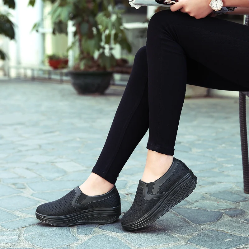 Женская обувь 2022 года, модная дышащая сетчатая обувь, нескользящая платформа, повседневные кроссовки на плоской подошве для женщин, прогулочная обувь, вулканизированная обувь Изображение 1