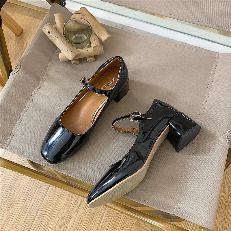 Новые весенне-осенние женские туфли Mary Janes из лакированной кожи на низком каблуке, модельные туфли с квадратным носком и ремешком с пряжкой для девочек Изображение 2