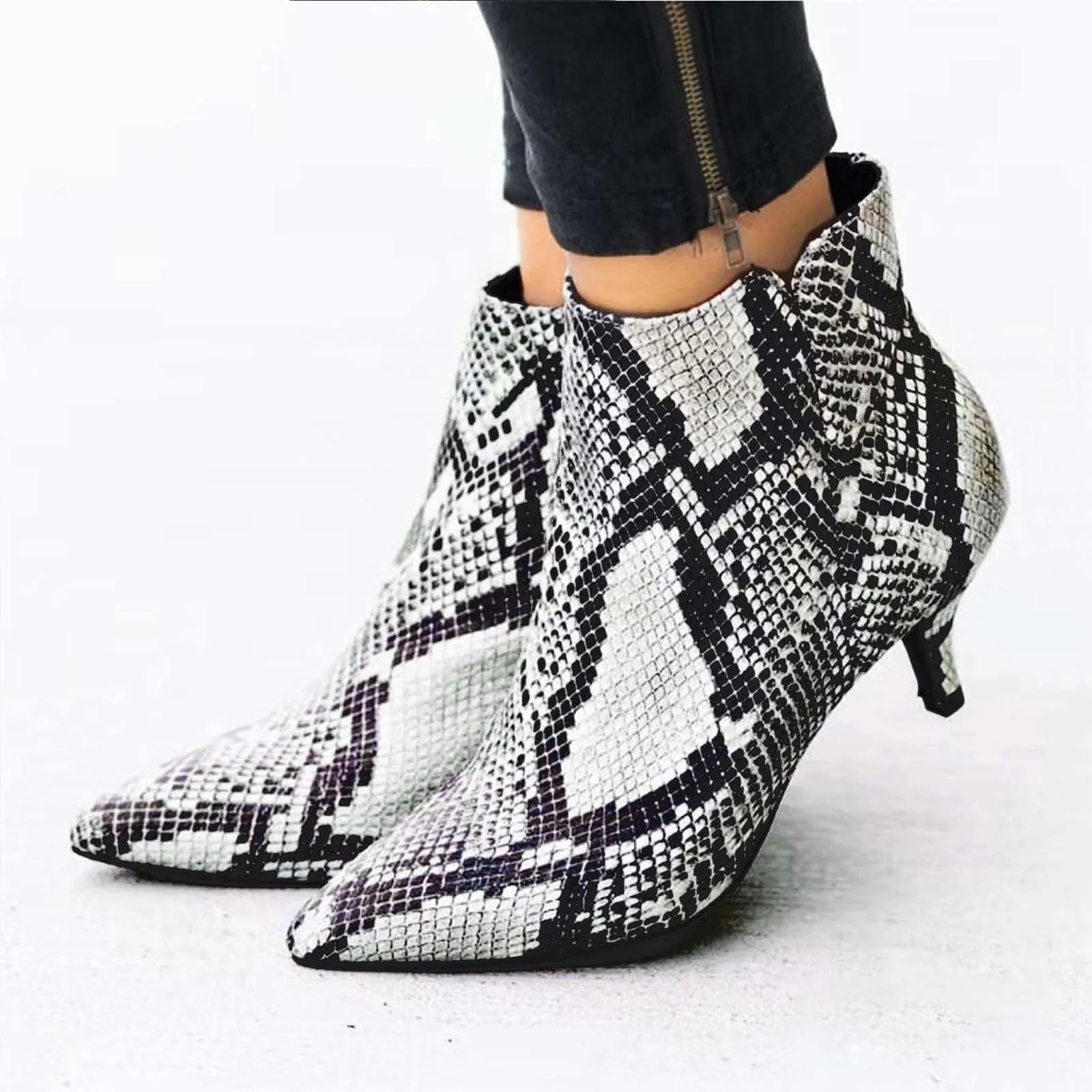 Новые женские ботильоны, Леопардовые женские ботинки с острым носком, женские туфли на высоком массивном каблуке, женская обувь, большие размеры 35-43, змея Изображение 0