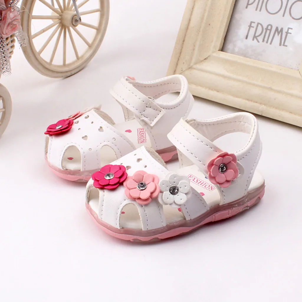 Сандалии для маленьких девочек, летняя милая обувь для малышей, Модные сандалии принцессы с цветами, мягкая Детская пляжная обувь для новорожденных. Изображение 1