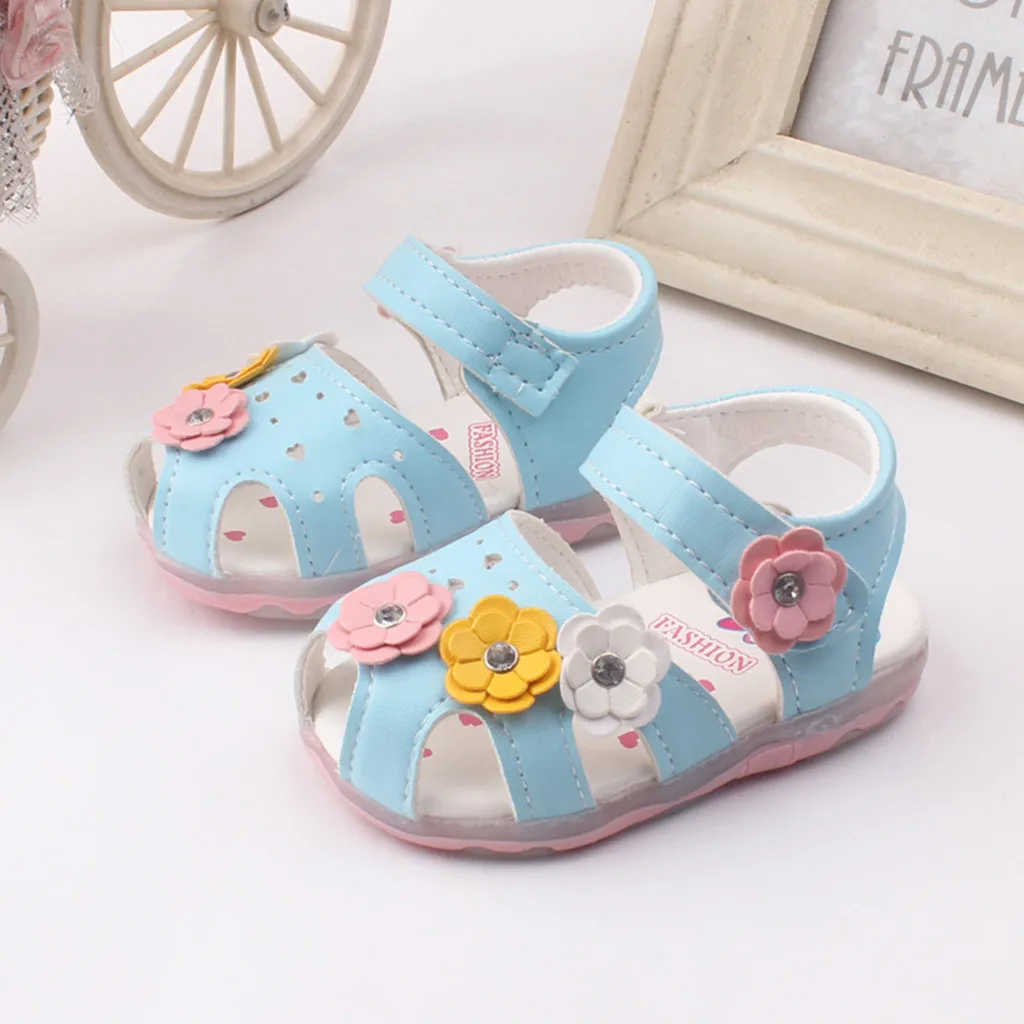 Сандалии для маленьких девочек, летняя милая обувь для малышей, Модные сандалии принцессы с цветами, мягкая Детская пляжная обувь для новорожденных. Изображение 2