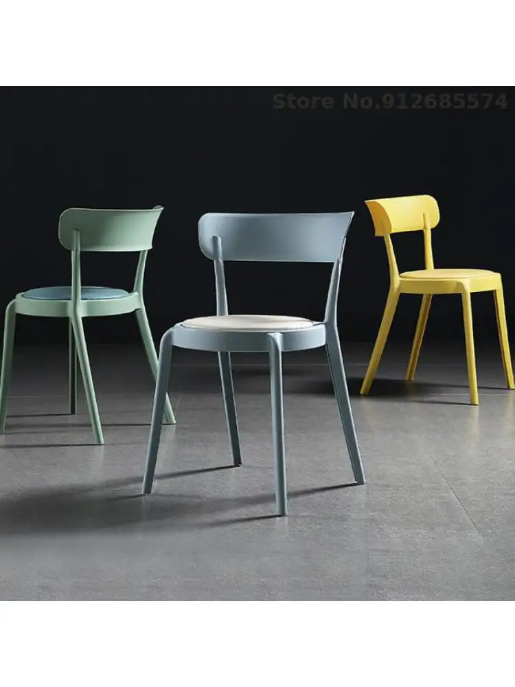 Скандинавский минималистичный пластиковый стул Ins, современный креативный обеденный стул для домашнего ресторана, сетчатый красный стул для повседневного макияжа со спинкой Изображение 1